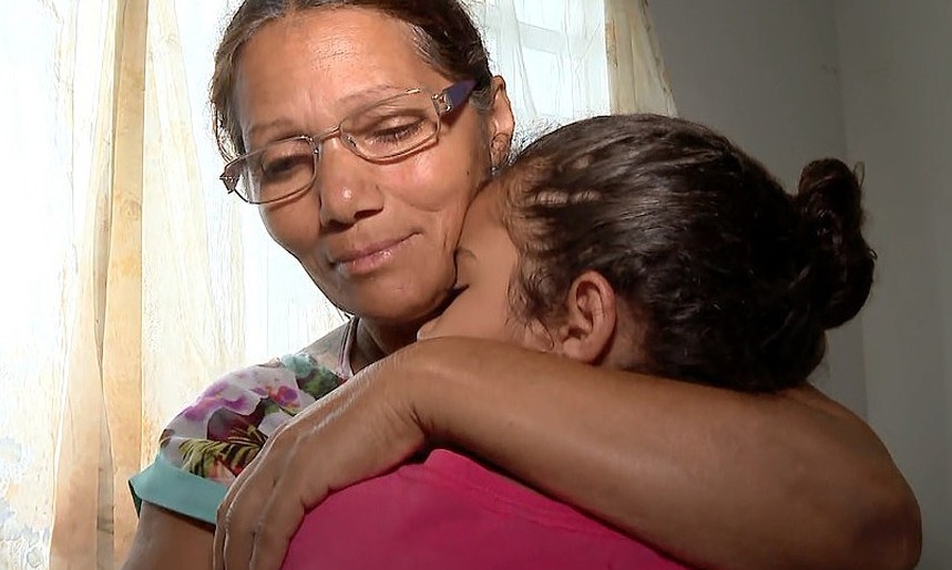 Raio atinge menina e queima aparelhos de TV em condomínio de Franca