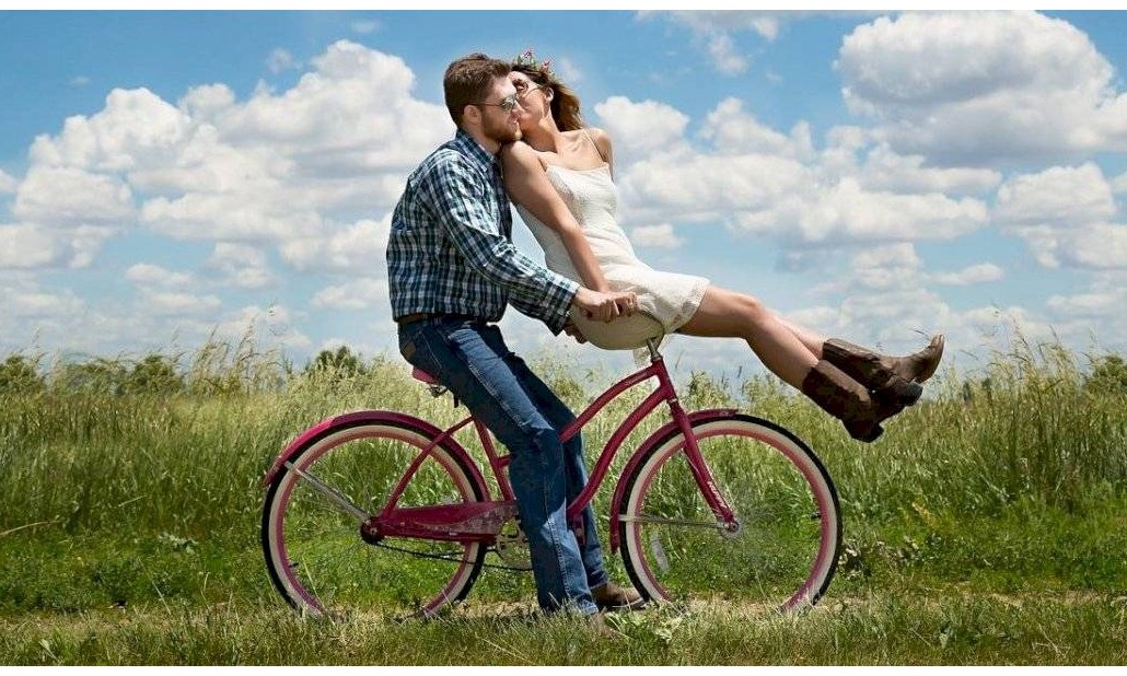 Corrida e bicicleta podem te fazer mais feliz do que o dinheiro, diz estudo
