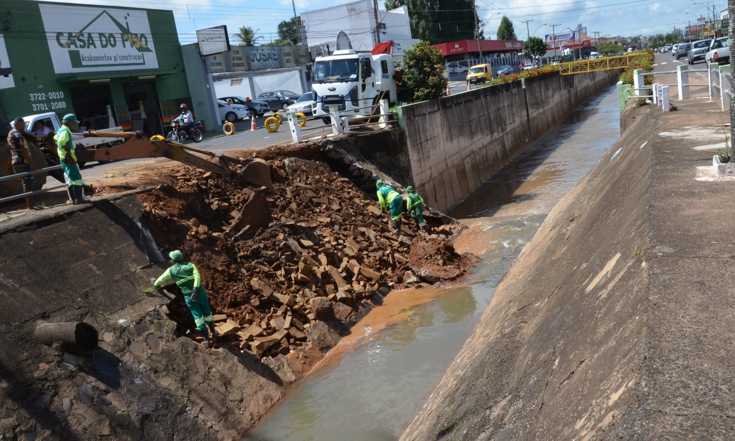 Após temporal, córregos em Franca passam por obras de recuparação