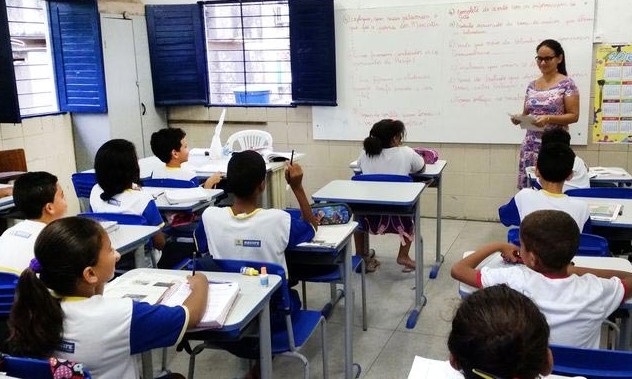 Número de matrículas cai no ensino fundamental e médio da escola pública