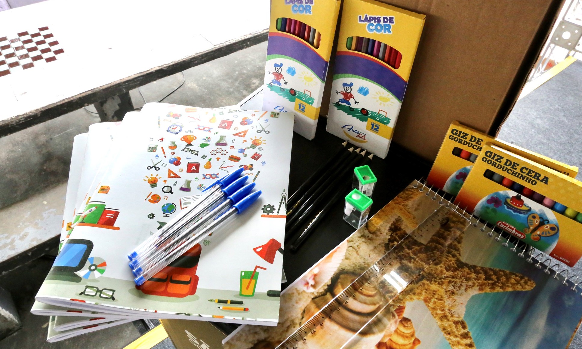 Governo de São Paulo garante entrega antecipada do kit escolar