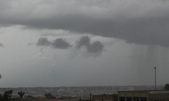 Tempo segue nublado e com chuva em Franca neste domingo, 26