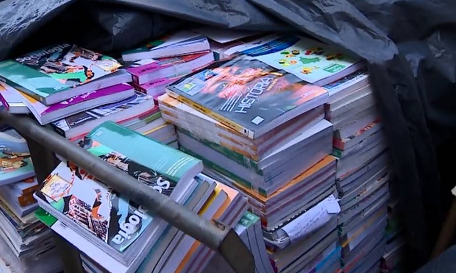 MEC pretende descartar 2,9 milhões de livros didáticos nunca usados