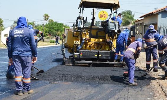 Prefeitura abre licitação para ampliar asfalto novo e continuar com tapa buraco