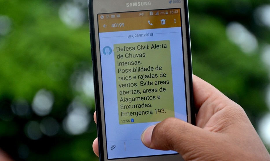 Defesa Civil oferece serviço de SMS para alertar risco de alagamentos e desastres