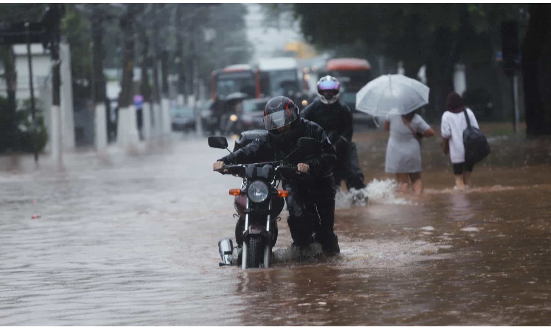 Chuva e caos: Justiça suspende as audiências nas comarcas da capital