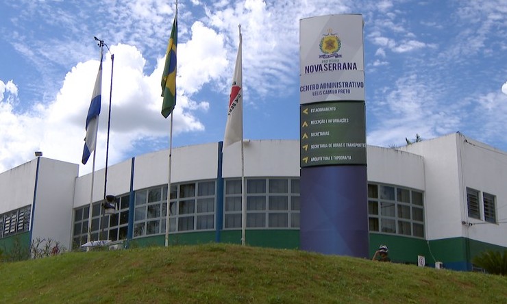 Prefeitura de Nova Serrana (MG) prepara concurso: salários até R$ R$ 3.430,72