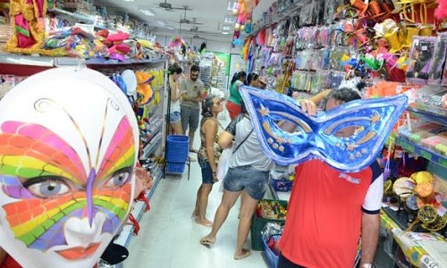Ipem-SP alerta foliões sobre cuidados na compra de produtos de carnaval