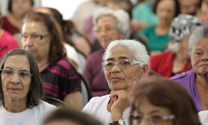 Estudo da FGV mostra que envelhecimento do Brasil compromete crescimento