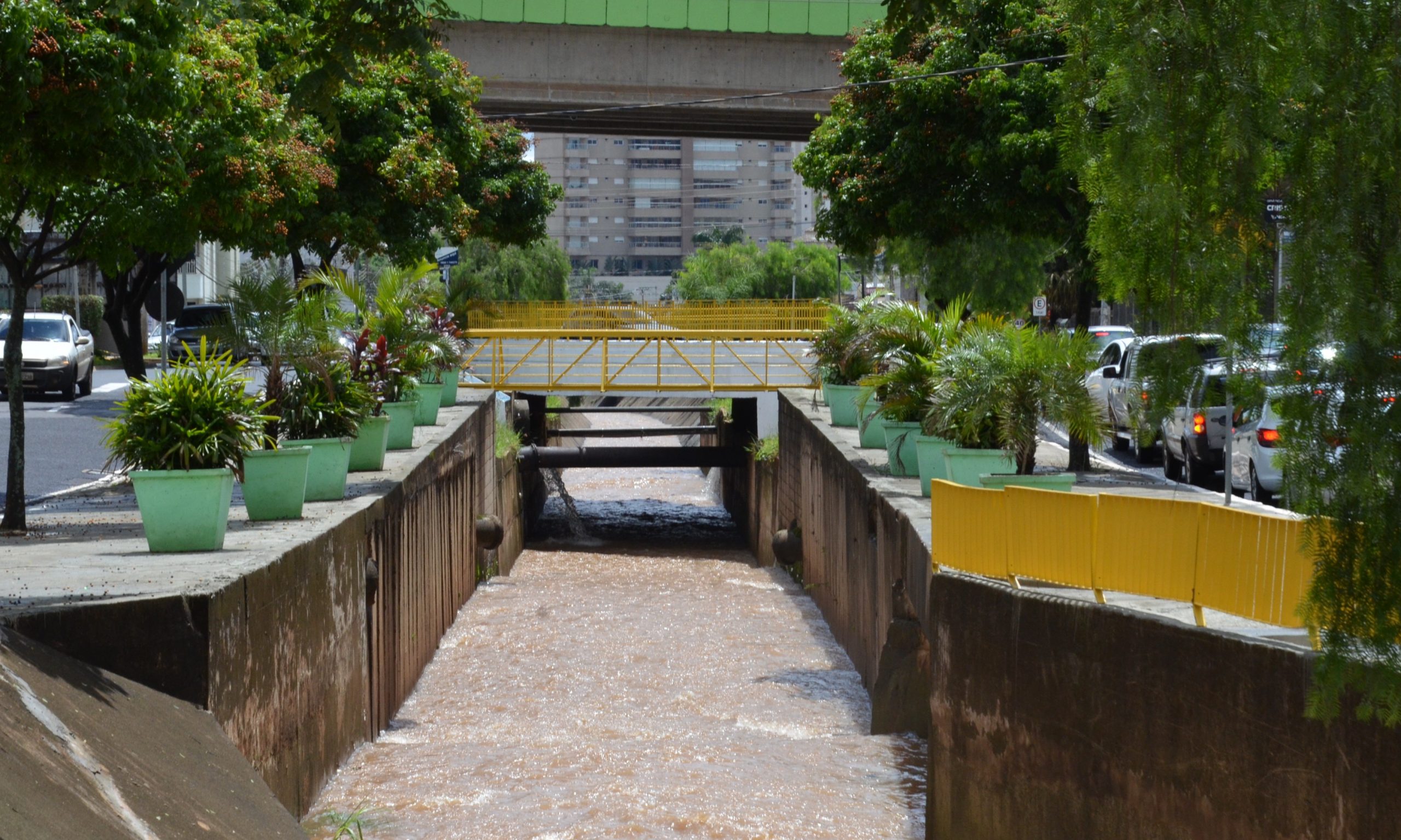 Córrego Cubatão: Prefeitura estuda proposta para problema das chuvas
