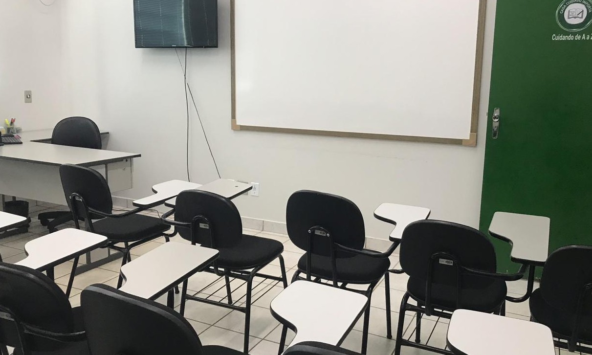 Grupo Seleta abre duas salas de aulas para alfabetizar funcionários