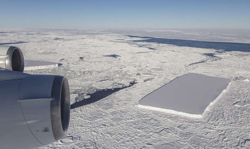 Maior iceberg do mundo está prestes a chegar ao mar aberto, segundo BBC