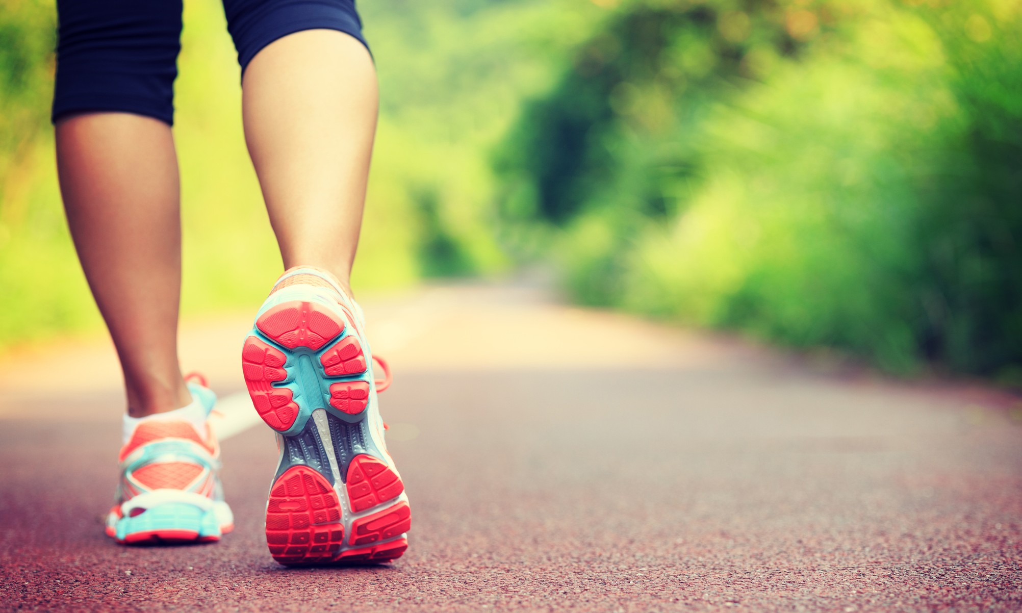 Cinco truques simples e fáceis para queimar mais calorias nas caminhadas