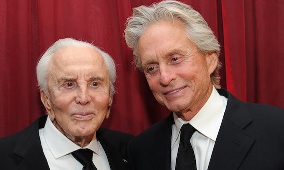 Kirk Douglas deixou mais de 307 milhões para a caridade e nada a Michael