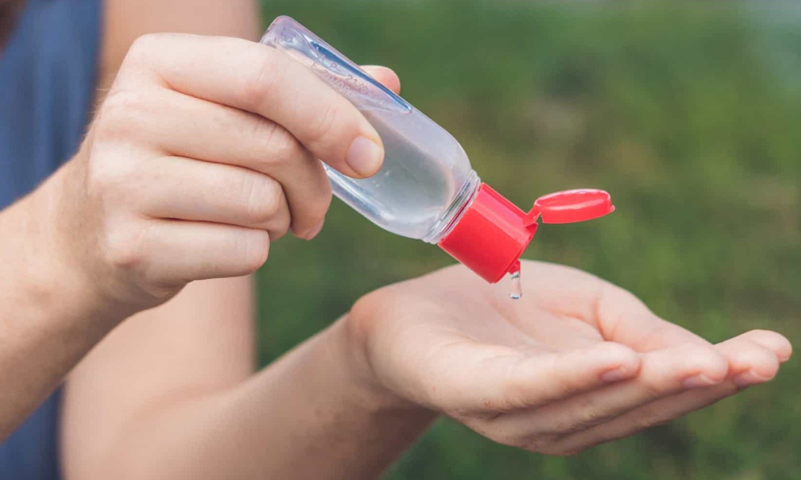 Aprenda a fazer em casa um gel bactericida natural com os mesmos efeitos
