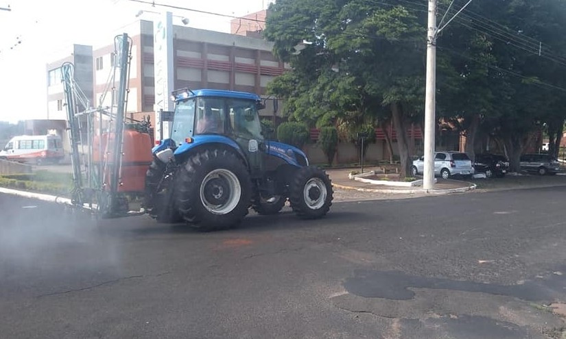 Pedregulho pulveriza ruas e avenidas da cidade nesta segunda-feira (30)