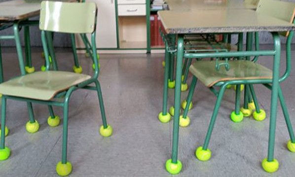 Escola põe bolas de tênis em cadeiras e alivia ruído que atordoava autista