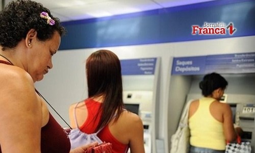 Bancos pedem que beneficiários do INSS evitem aglomerações