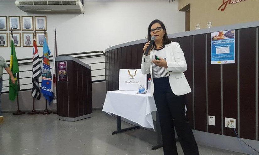 Juiza do Trabalho assina petição digital que pede salário de emergência