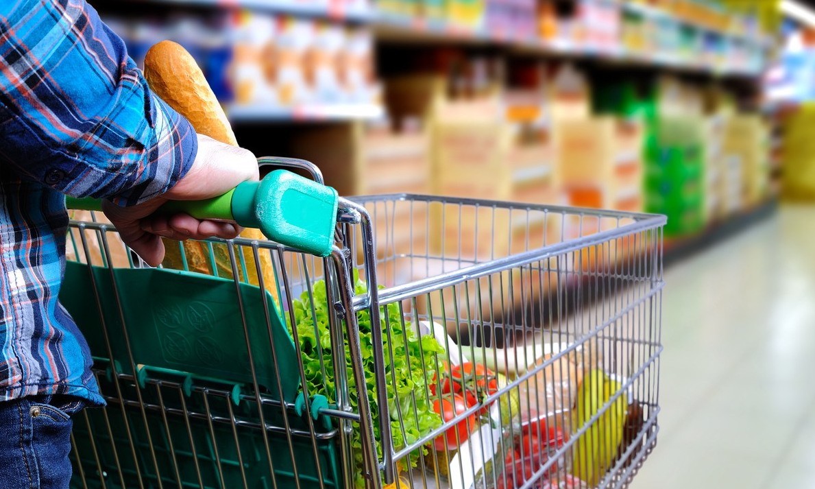 Movimento volta ao normal nos supermercados; sobe preço de alguns produtos