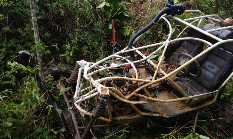 Trilheiro morre ao capotar “gaiola” e despencar em barranco de sua fazenda