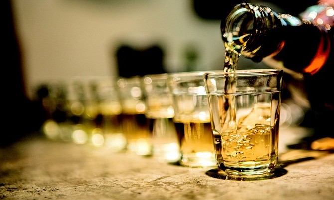 Rum x cachaça: você sabe distinguir um do outro no paladar? Então, vai na lei…