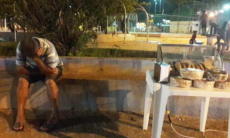 Post de filha faz explodir venda de salgados de pai triste pelo fracasso