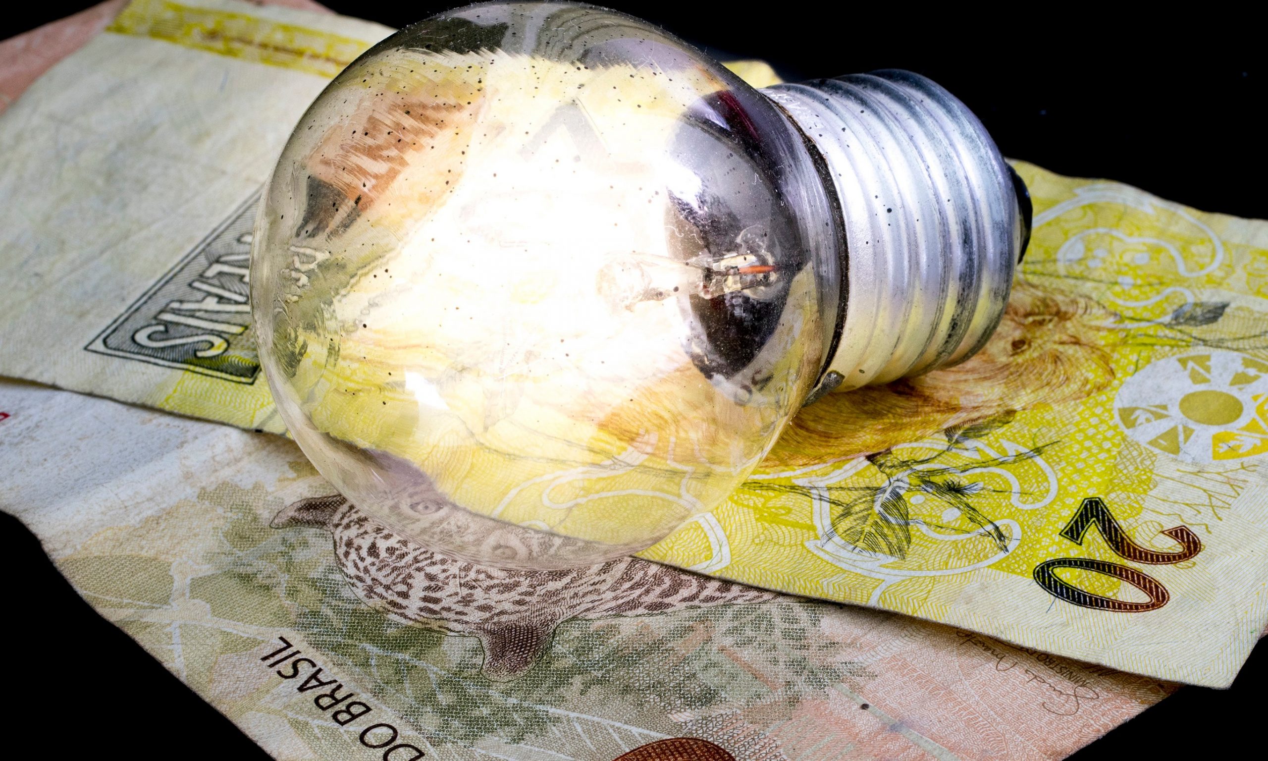 Conta de luz vai cair? Aneel propõe redução de valores das bandeiras tarifárias