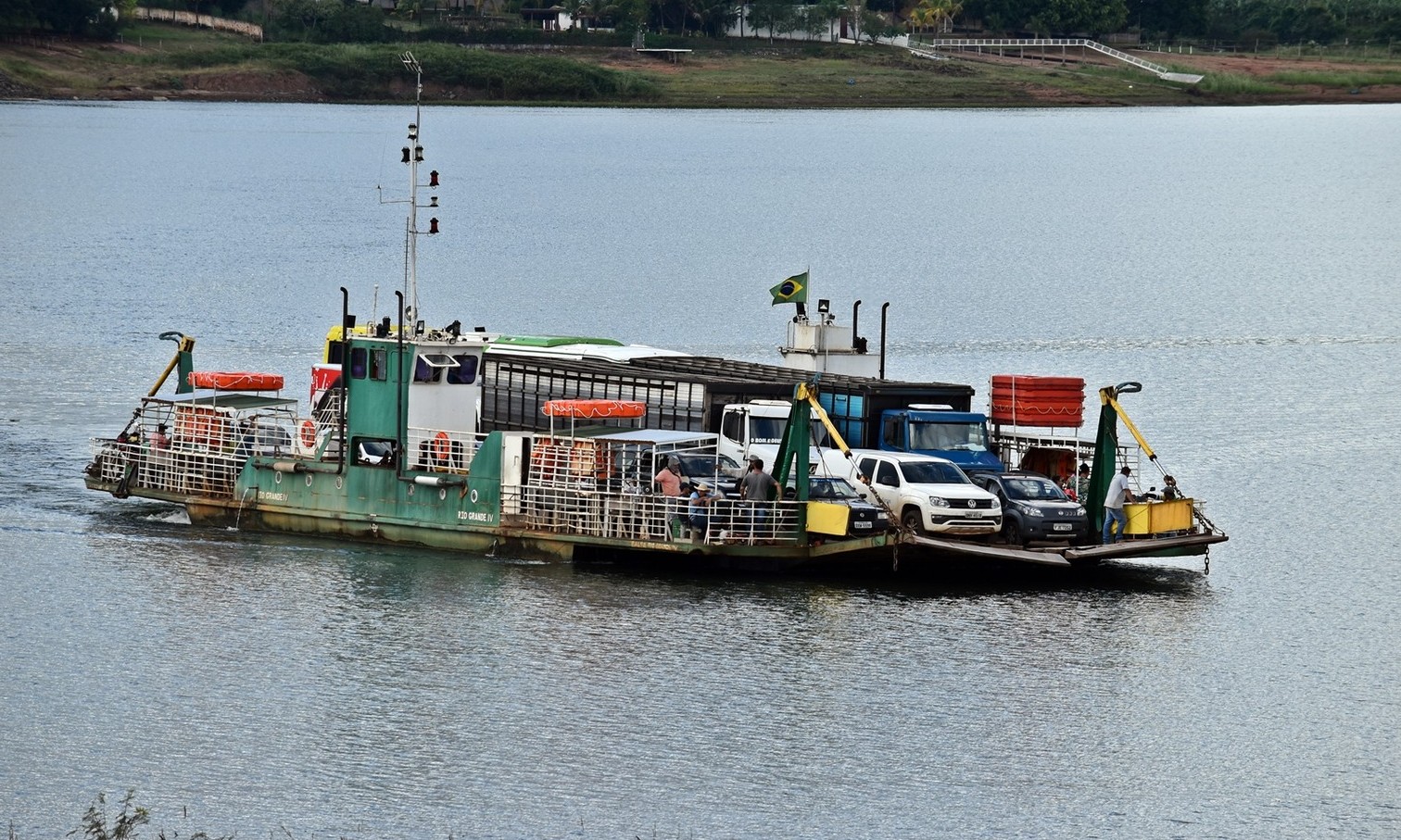 Atenção turistas: balsa só transporta moradores de Cássia e Delfinópolis