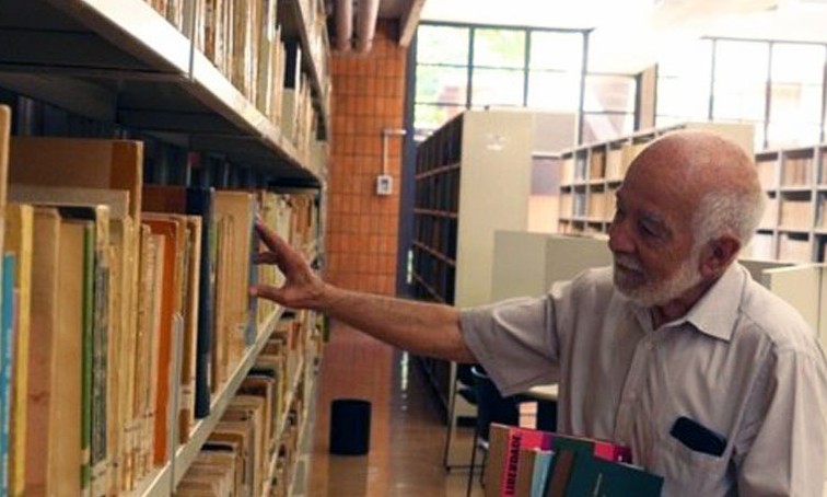 Aposentado de 75 anos passa no vestibular; é o novo calouro da Unesp