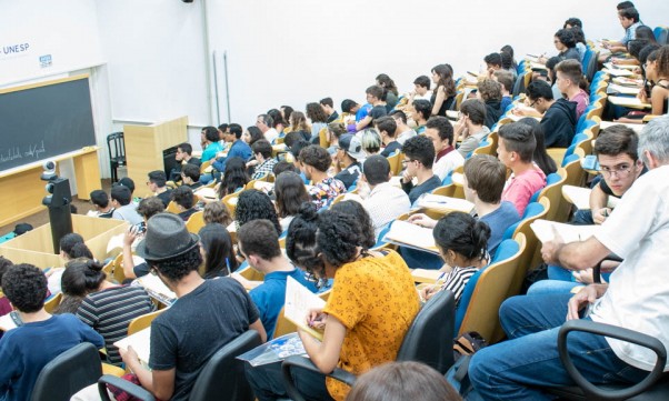 Centro internacional da Unesp oferece aulas gratuitas de Física online