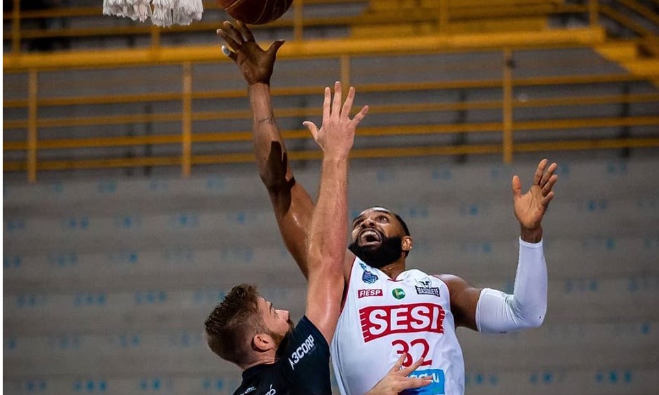 Apesar da falta de torcida, Sesi Franca Basquete faz bonito contra o Bauru