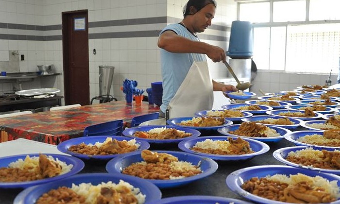 Governo de SP fornecerá merenda para 700 mil alunos que estão em casa