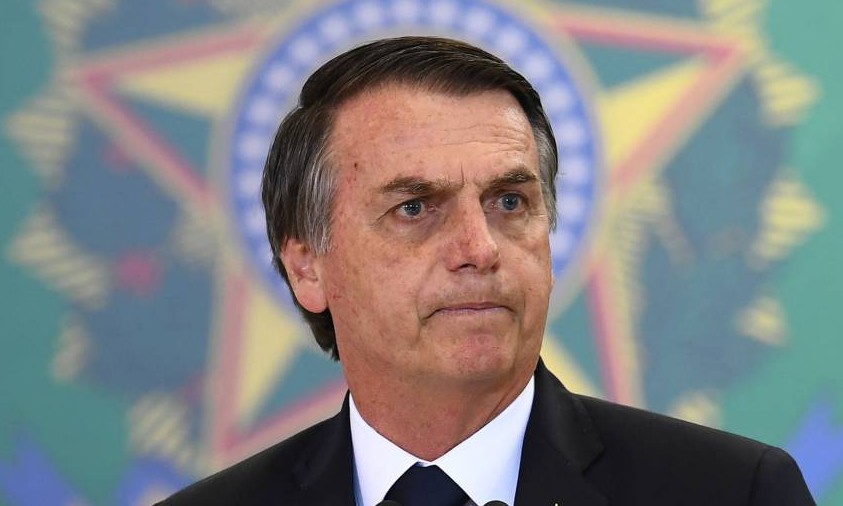 Bolsonaro revoga artigo que suspendia contrato de trabalho por até 4 meses