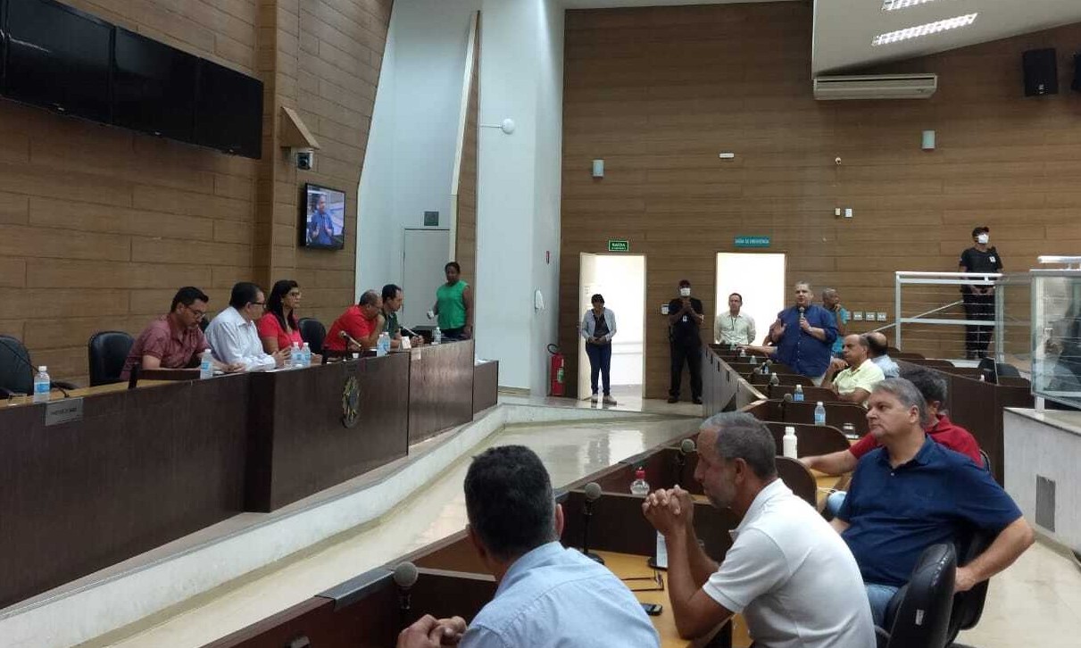 Servidores concordam com proposta da Câmara e reajuste fica para depois