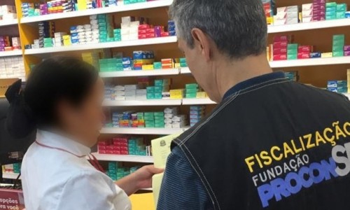 Procon de Franca fiscaliza farmácias para coibir preços abusivos de álcool em gel