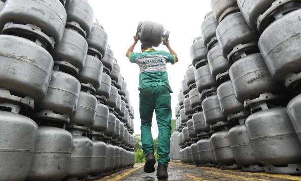 Petrobras reduz em 10% preço do gás de cozinha após importação adicional