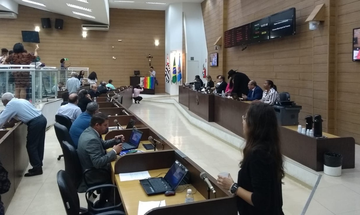 Com a faca nos dentes, Câmara aprova 2ª Comissão Processante contra Gilson