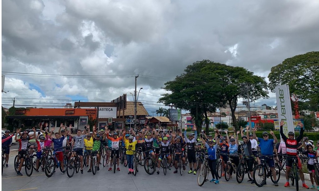 Apesar de tempo instável, Passeio Ciclístico reúne mais de 150 participantes