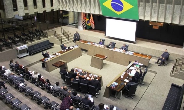 Tribunal de Contas: vagas para níveis médio, técnico e superior; até R$ 18.829,