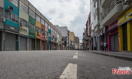 Associação diz que comércio não aguenta permanecer na quarentena até o dia 22