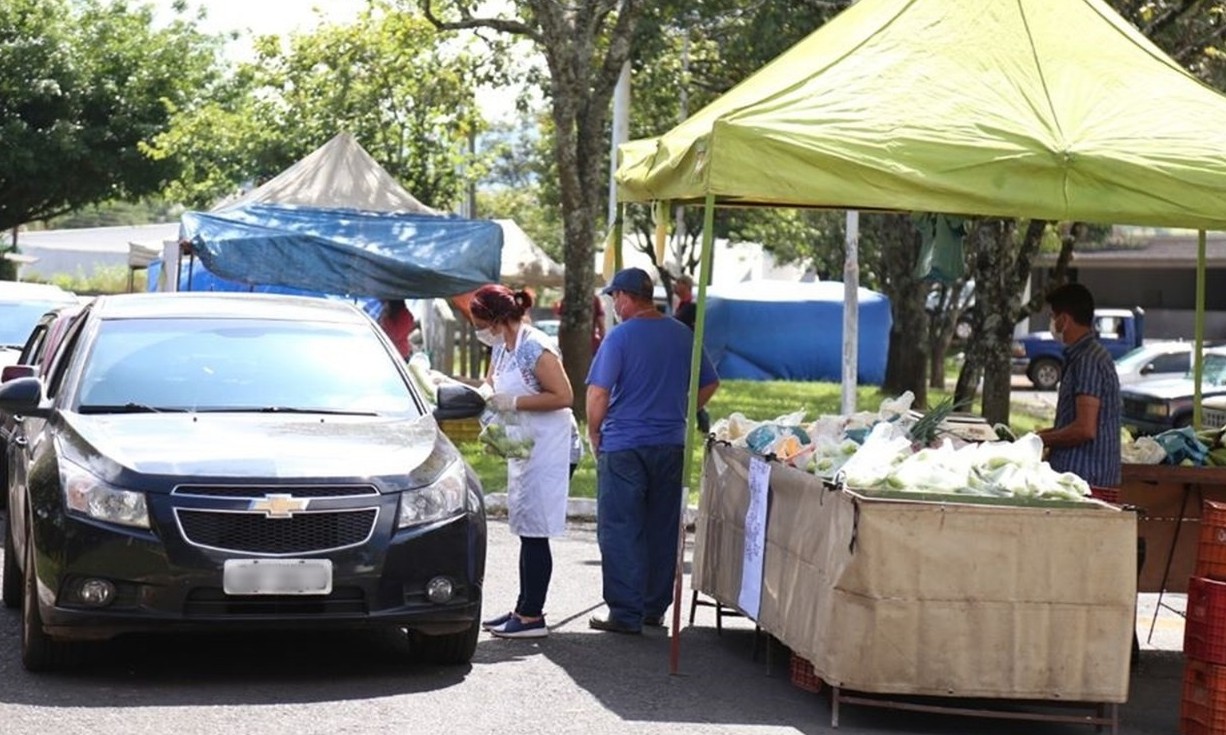 Drive thru da roça vende alimentos orgânicos de alguns produtores rurais
