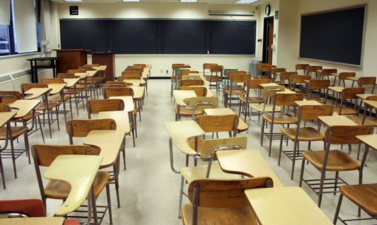 Sem aulas presenciais por medida legal, escolas negociam mensalidades