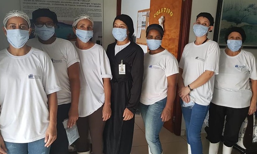 Voluntárias produzem e doam máscaras para proteção em Franca