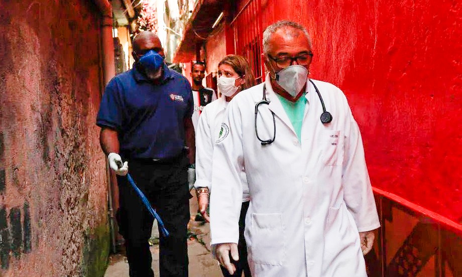 UTI móvel e médico: favela Paraisópolis-SP, combate Covid-19 por conta própria