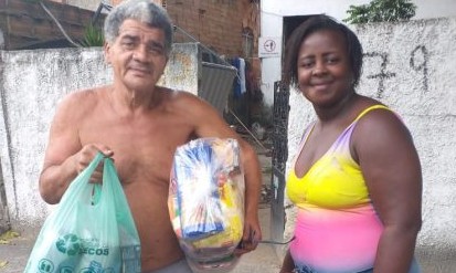 Desempregada pede ajuda a ex-patrão, que doa R$ 20 mil para cestas básicas