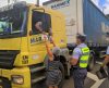 Entrevias distribui kits de higiene a motoristas de caminhão, em Orlândia - Jornal da Franca