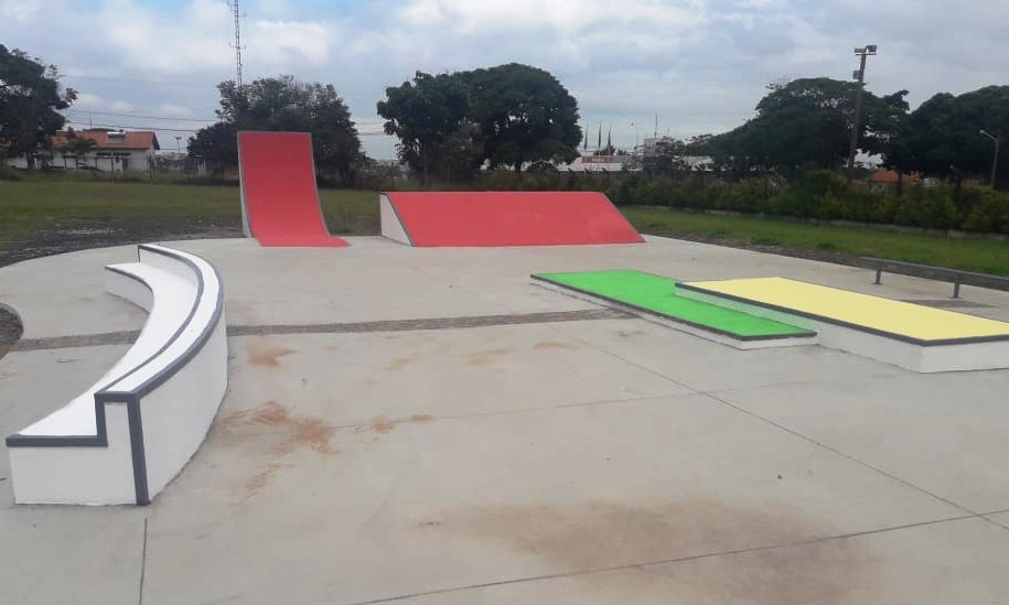 Finalizada pela Prefeitura, nova pista de skate é entregue no Poliesportivo