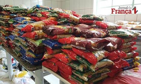 Prefeitura intensifica distribuição de alimentos arrecadados no Carnaval