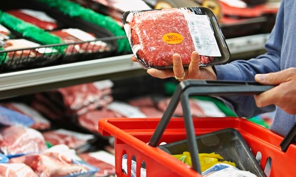 Queda nas exportações derruba preço das carnes nos supermercados